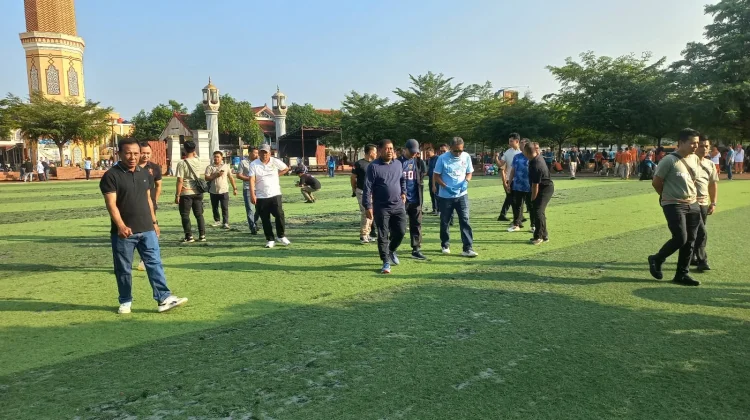 Rumput Sintetis Alun-Alun Majalengka Rusak, Bupati Eman Instruksikan Perbaikan