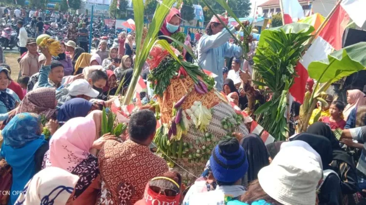 Tradisi Hajat Bumi di Kuningan Perkuat Kepedulian Lingkungan
