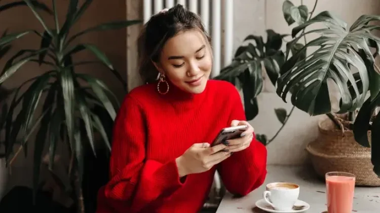 Kenapa Banyak Orang Kini Lebih Menyukai Chat Singkat daripada Telepon Langsung