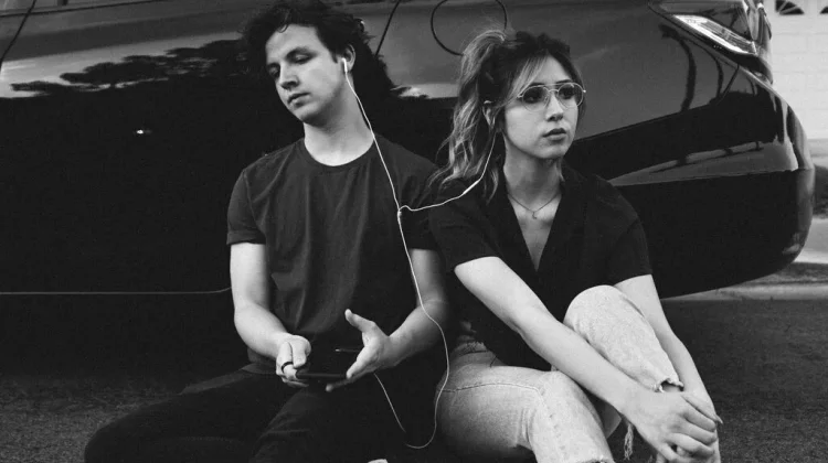 Tren Playlist Galau tengah Malam Masih Jadi Teman Favorit Generasi Sekarang
