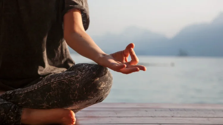 Perbedaan Meditasi dan Yoga yang Perlu Diketahui