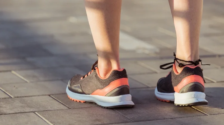 Tanda Sepatu Olahraga Perlu Diganti