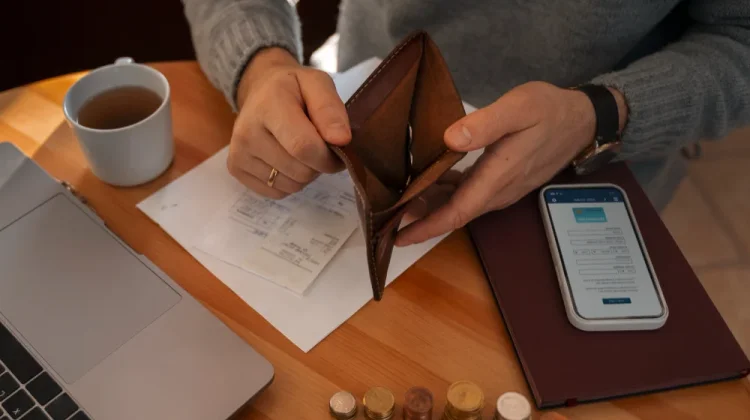 Financial Trauma : Penyebab dan Tanda - Tandanya