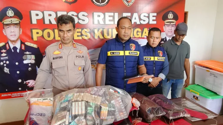 Bobol Atap Toko, Dua Pencuri Rokok Dibekuk Polisi