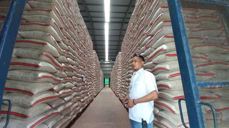 Gudang Penuh, Stok Beras Bulog Majalengka Tembus 15.800 Ton dan Aman Setahun