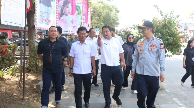 Dukung Pemkot Cirebon, CSB Mall Bangun Pagar Trotoar untuk Cegah Parkir Liar