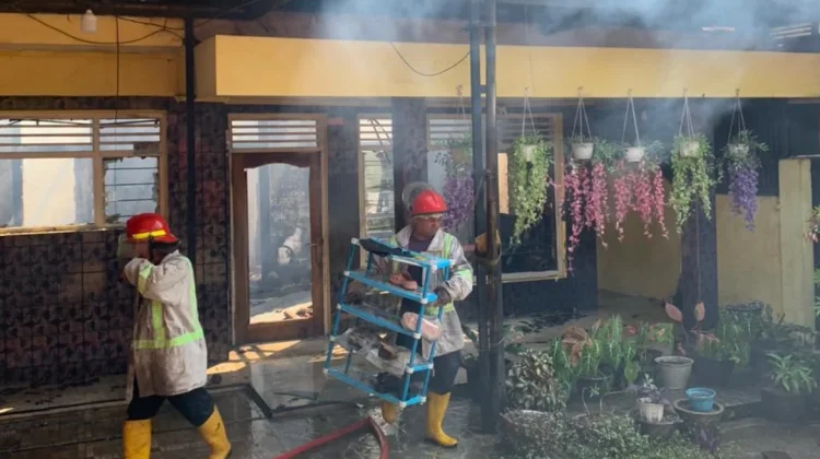 Rumah Tinggal di Plumbon Cirebon Hangus Terbakar Diduga Korsleting
