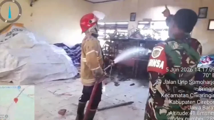 Ruang Kelas SMAN 1 Ciwaringin Cirebon Terbakar akibat Sampah