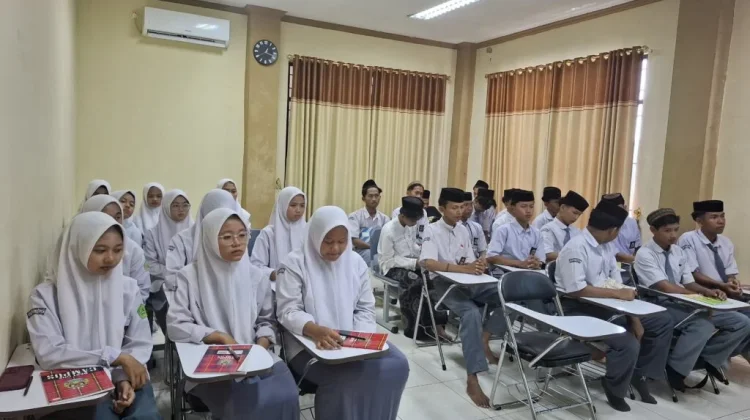 Literasi Digital Jadi Bekal Santri Menghadapi Perkembangan Teknologi AI