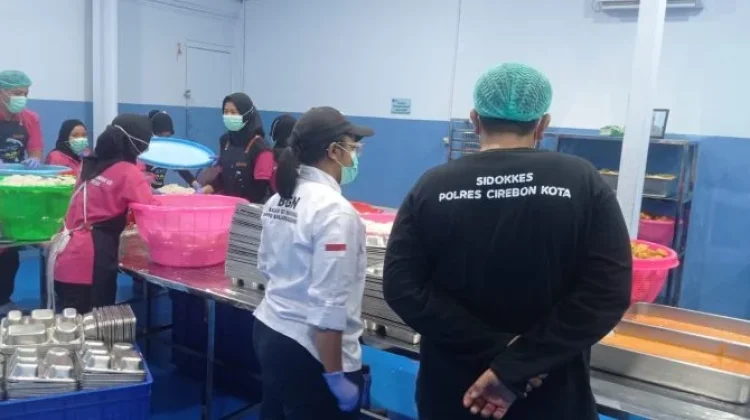 Polres Cirebon Kota Cek Kelayakan Ribuan Porsi Makanan SMKN 1 Cirebon