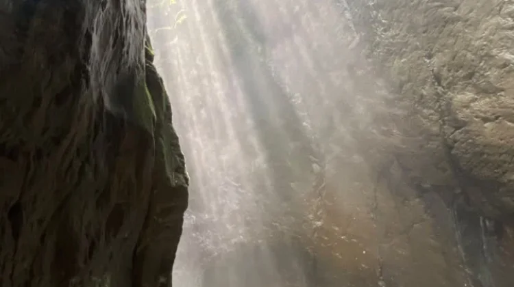 Keindahan Curug Ibun Pelangi, Destinasi Alam yang Wajib Masuk Daftar Liburan.