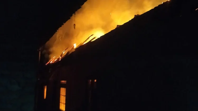 Diduga dari Lilin, Rumah di Waled Cirebon Terbakar