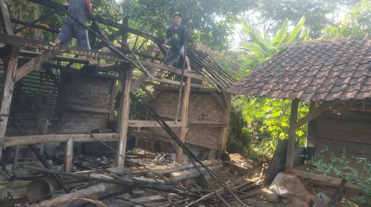 Semangat Silih Asah, Silih Asih, Silih Asuh Warnai Pembongkaran Rumah Warga.