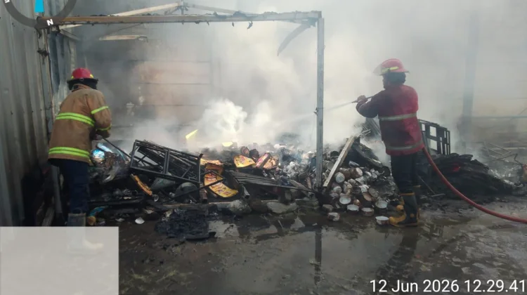 Gudang PT Fastrata Distribusi Indonesia di Cirebon Terbakar
