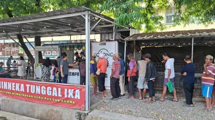 Makan Siang Gratis Kosong 3 Cirebon Layani hingga 400 Orang Setiap Hari