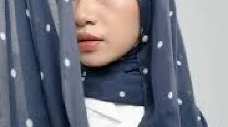 OOTD Muslimah Hijabi 2026: Motif Polkadot Kembali Jadi Tren