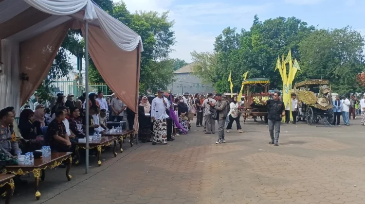 Ribuan Peserta Meriahkan Kirab Budaya Pangeran Pulasaren Cirebon