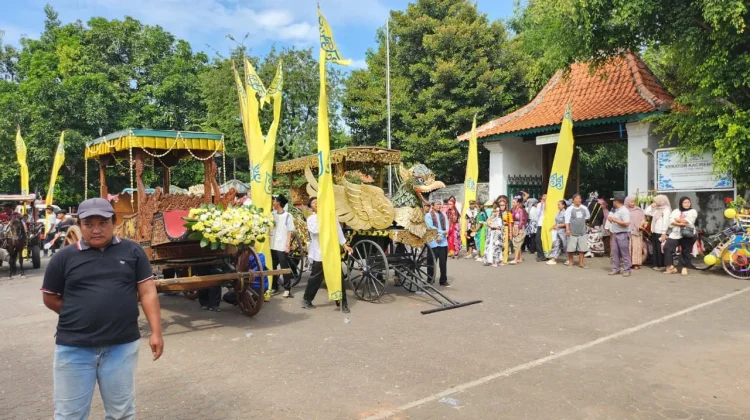 Hadir di Kirab Pulasaren, Wali Kota Cirebon Dorong Pelestarian Budaya