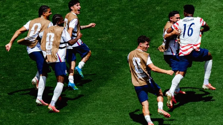 USA Bungkam Australia 2-0, Amankan Tiket 32 Besar!