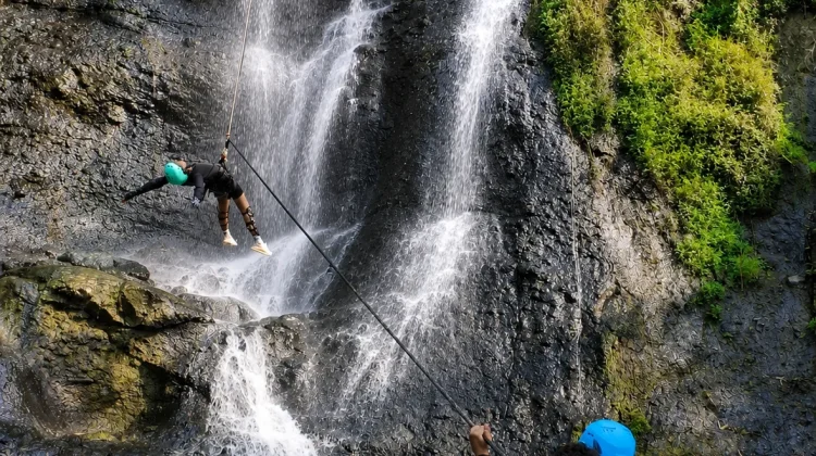 Uji Nyali Curug Sema Gunungmanik, Sensasi Canyoning yang Mulai Dilirik Wisatawan