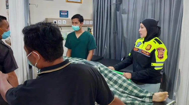 Pengendara Motor Tewas Tertabrak Truk di Kalimanggis