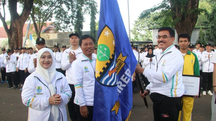 Wali Kota Cirebon Lepas Kontingen PORSENITAS XIII dan Apresiasi Atlet