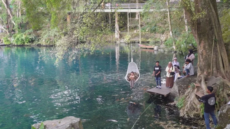 Telaga Biru Cicerem Tawarkan Wisata Alam dengan Fasilitas Beragam