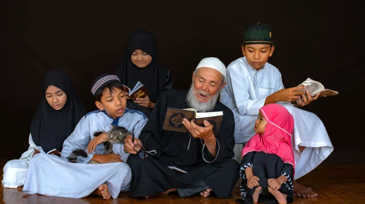 Orang Tua Berperan Utama dalam Membentuk Generasi Saleh dan Salehah