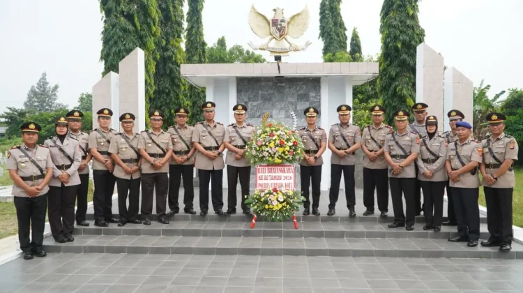 Meriahkan Hari Bhayangkara ke-80, Polres Cirebon Kota Ziarah ke TMP Kesenden