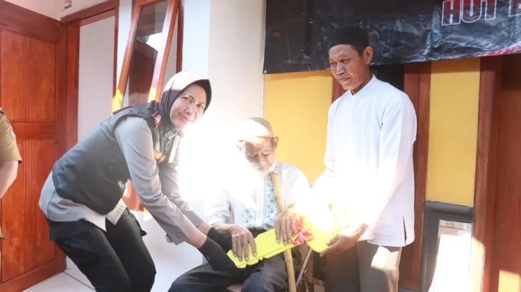 HUT Bhayangkara, Air Mata Haru di Balik Bedah Rumah Rutilahu di Majalengka