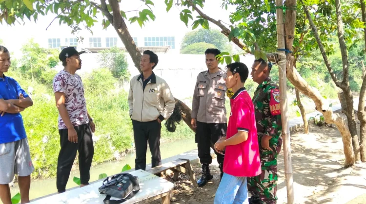 Antisipasi Banjir, Polsek Kesambi Sambangi Warga Bantaran Sungai Suba
