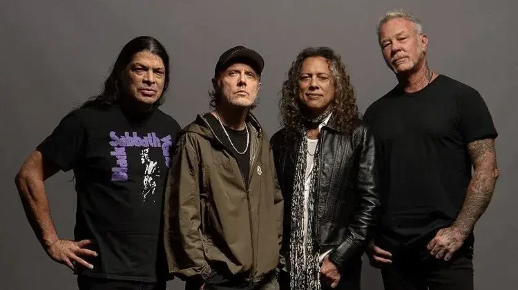 Aksi Nekat Metallica Bawakan Lagu Terlarang