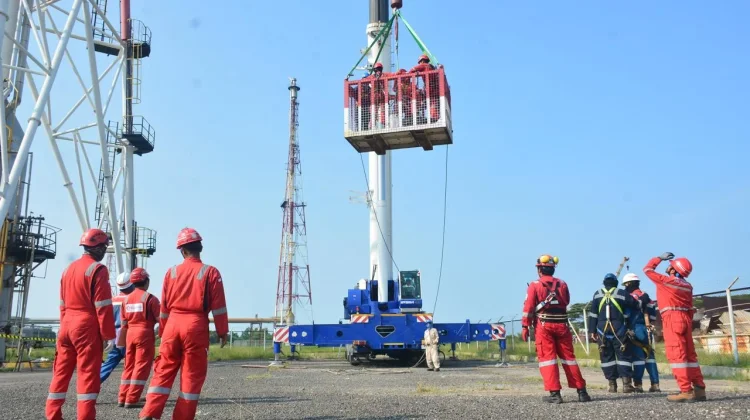 Simulasi Penyelamatan di Ketinggian Menara Kilang Sukses Digelar