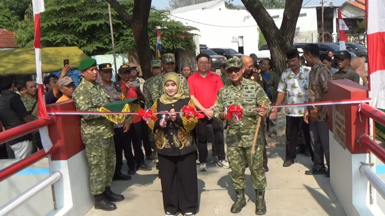 Danrem 063 SGJ Resmikan Jembatan Armco Tahap II di Pekiringan Kota Cirebon