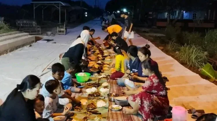 Warga di Indramayu Bersyukur Jalan Dulu Berdebu kini mulus
