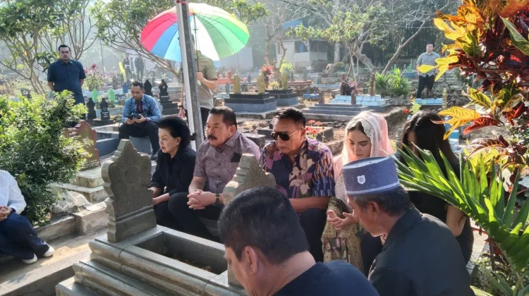 Ziarah di Majalengka, ST Burhanuddin dan TB Hasanuddin Ungkap Perjalanan Hidup