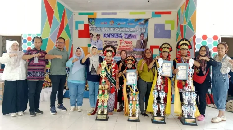 171 Peserta Meriahkan Lomba Tari Topeng di Pantai Tirtamaya Indramayu