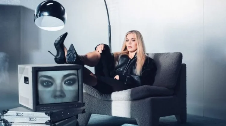 Becky Hill Tuang Kebingungan Industri Musik lewat ‘What Do I Have To Do’