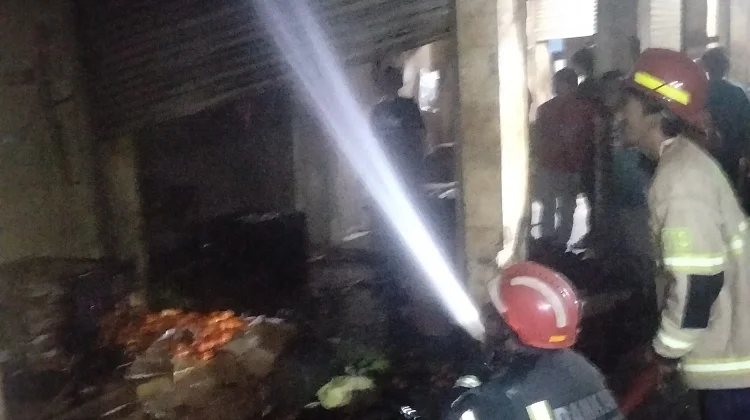 Kios Sayuran di Pasar Jatibarang Indramayu Hangus Terbakar