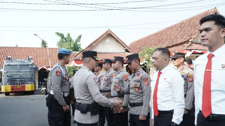 Berkinerja Baik 51 Personel Polres Cirebon Kota Raih Penghargaan