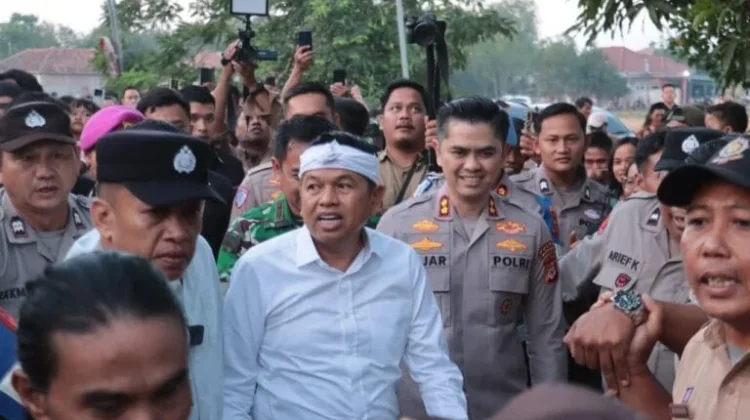 Gubernur Jabar Sambangi Rumah Korban Kecelakaan Maut di Indramayu