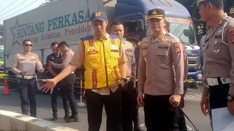 Polisi Tutup 141 U-Turn Ilegal di Sepanjang Jalur Pantura Indramayu