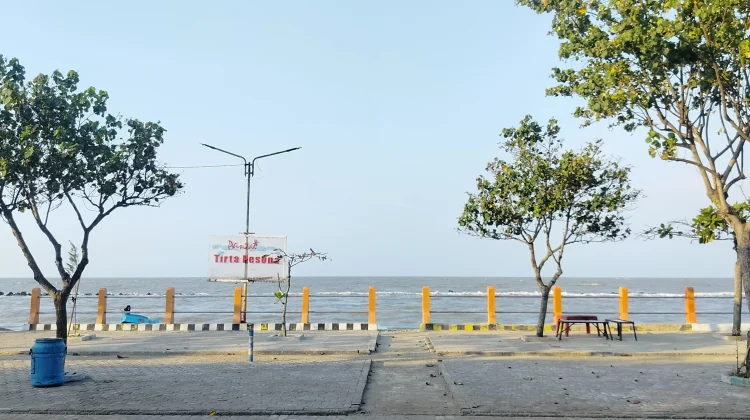 Pesona Keindahan Pantai Tirta Pesona yang Alami
