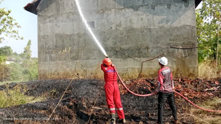 Gedung Sarang Burung Walet di Haurgeulis Indramayu Terbakar