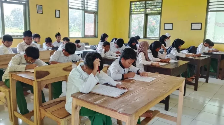 Peminat MDTU Nurul Huda - Picungpugur Terus Menurun, Hanya Enam Siswa Baru Mendaftar