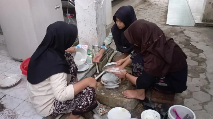 Menelusuri Kata "Khidmah" dibalik Seorang Santri