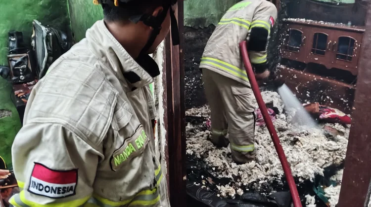 Rumah Warga di Haurgelis Indramayu diamuk Si Jago Merah