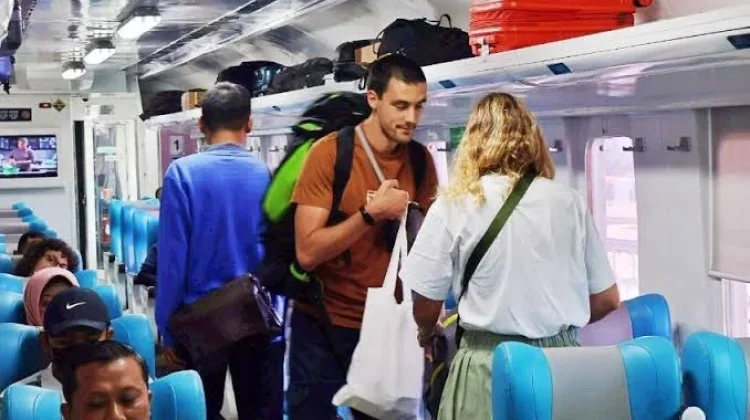 Perjalanan Nyaman dan Tepat Waktu, Kereta Api Makin Dipilih Turis Asing