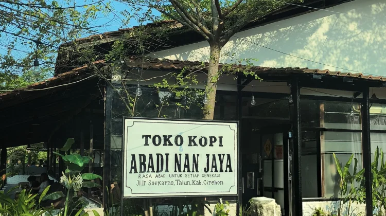 Ngopi Rasa Tempo Dulu, Toko Kopi Abadi Nan Jaya Hadirkan Biji Kopi Nusantara