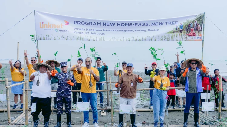 Jaga Benteng Pesisir, Linknet Hijaukan Pantai Melalui Program 'New Home-Pass'